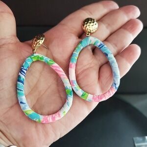 Lilly Pulitzer Style Floral Fabric Wrapped Teardrop Hoop Earrings Gold Hammered